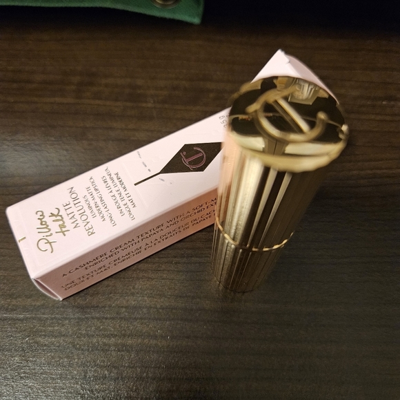 Charlotte Tilbury Lipstick in Pillow Talk - NIB - Picture 4 of 6